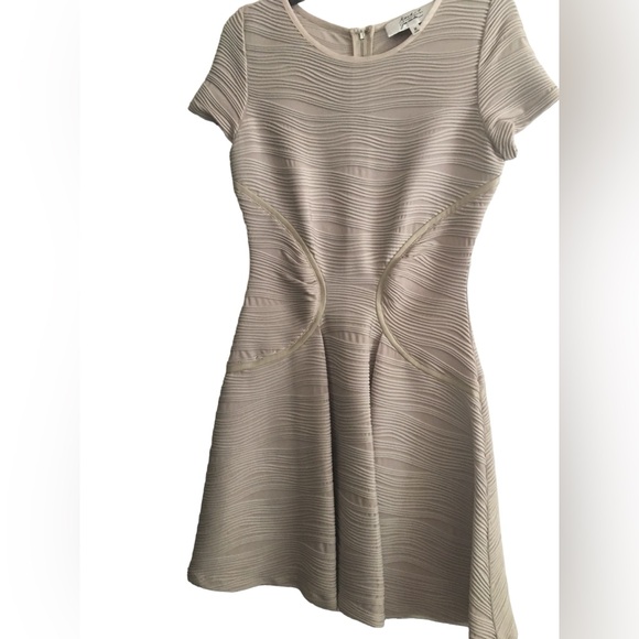 Dress - Picture 3 of 6